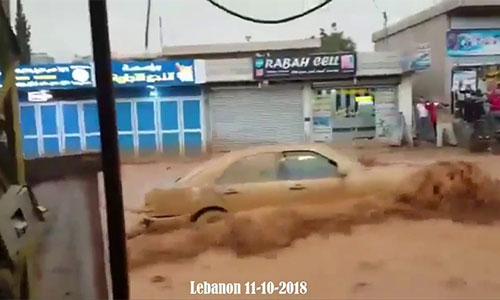 Las riadas invaden una localidad en el noreste de Líbano